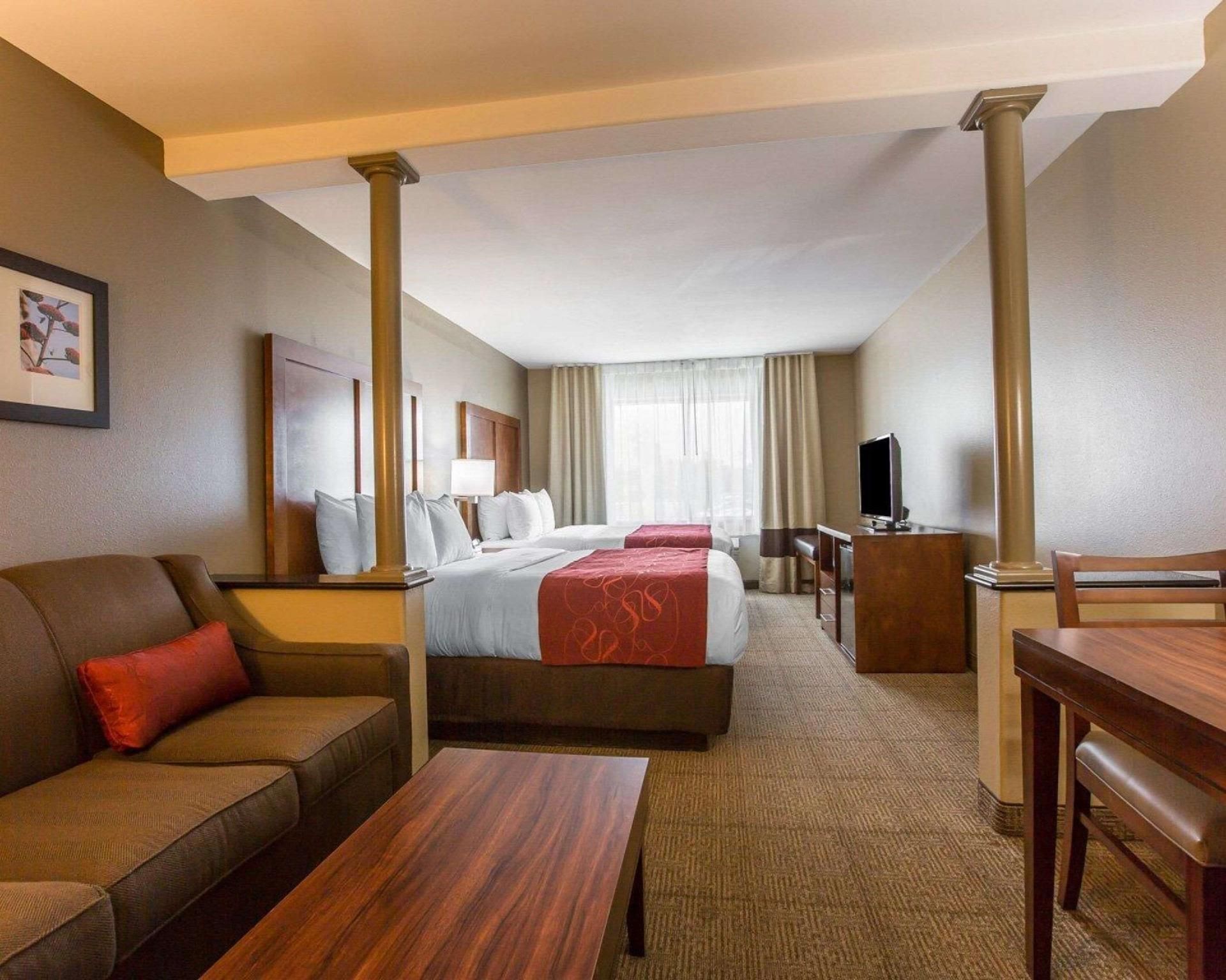 2 Queen Beds, Suite, Nonsmoking