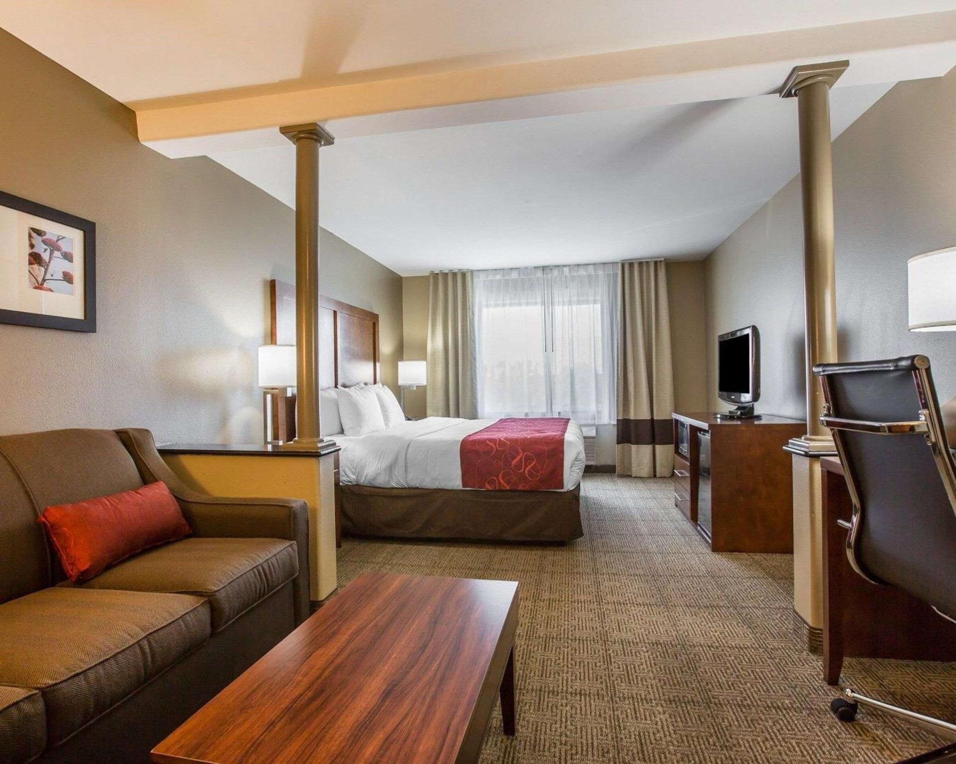 1 King Bed, Suite, Nonsmoking