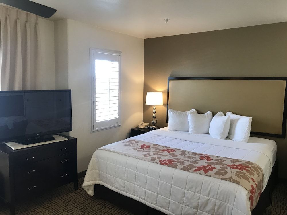 Studio Suite, 1 King Bed, Non Smoking (Mobility/Hearing Impaired)