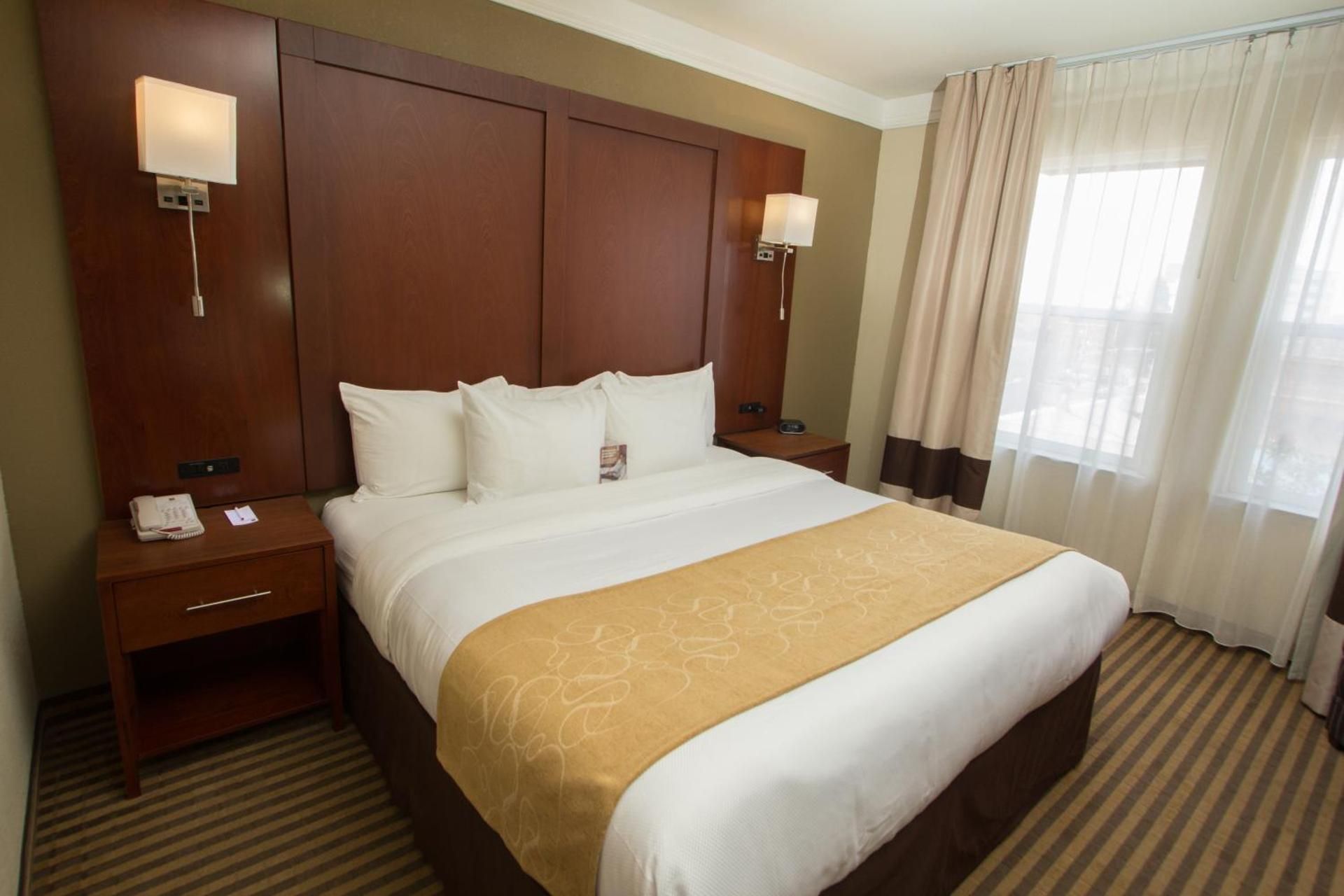 1 King Bed Suite Non-Smoking Accessible