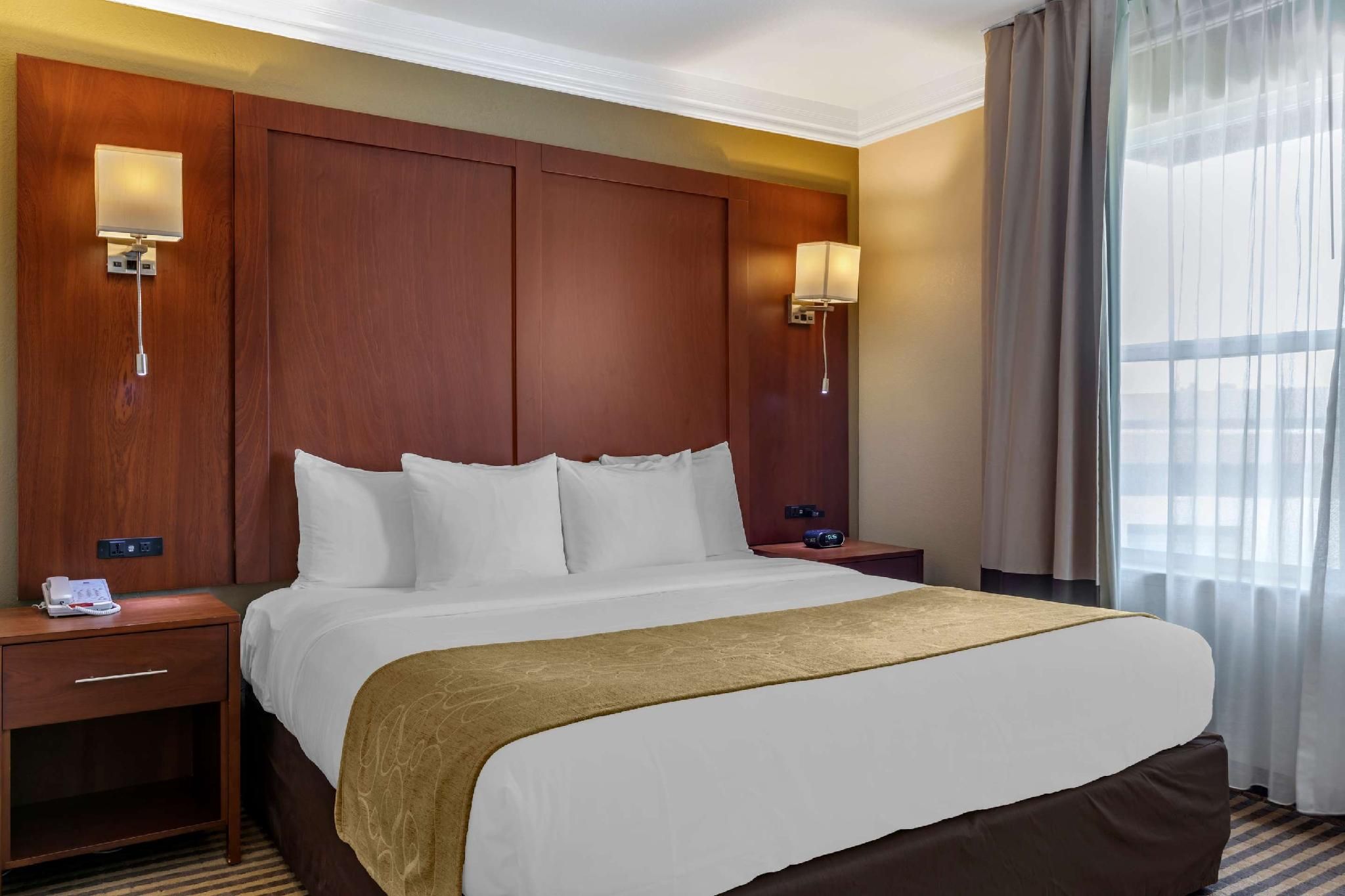 1 King Bed Suite Non-Smoking Accessible
