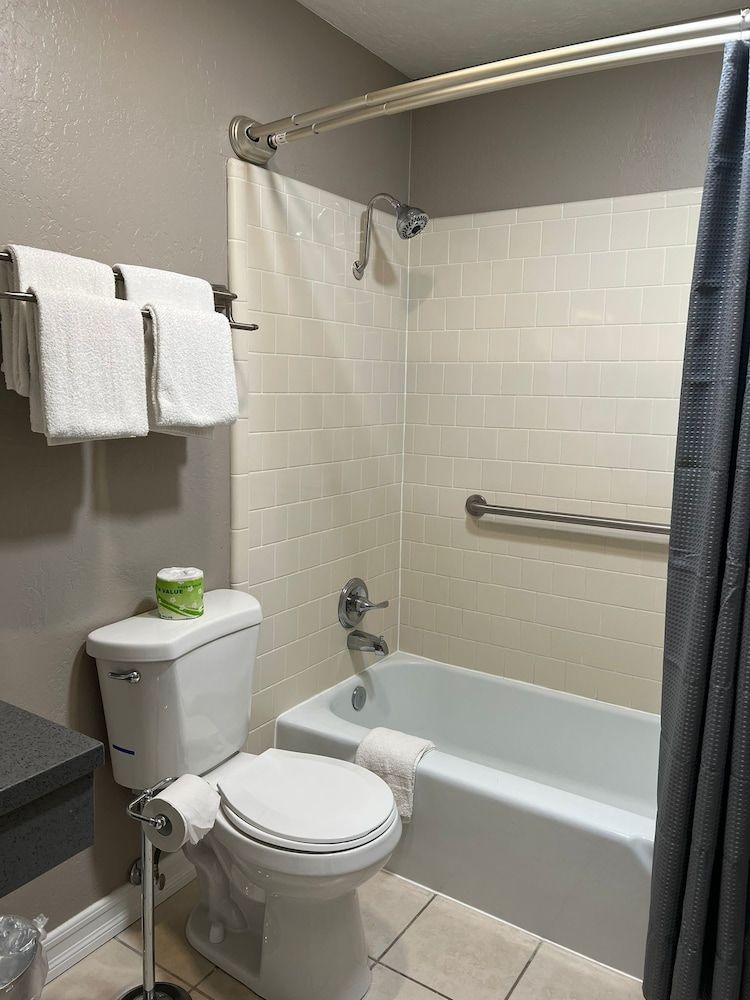 Lamp Liter Inn Cottage 3