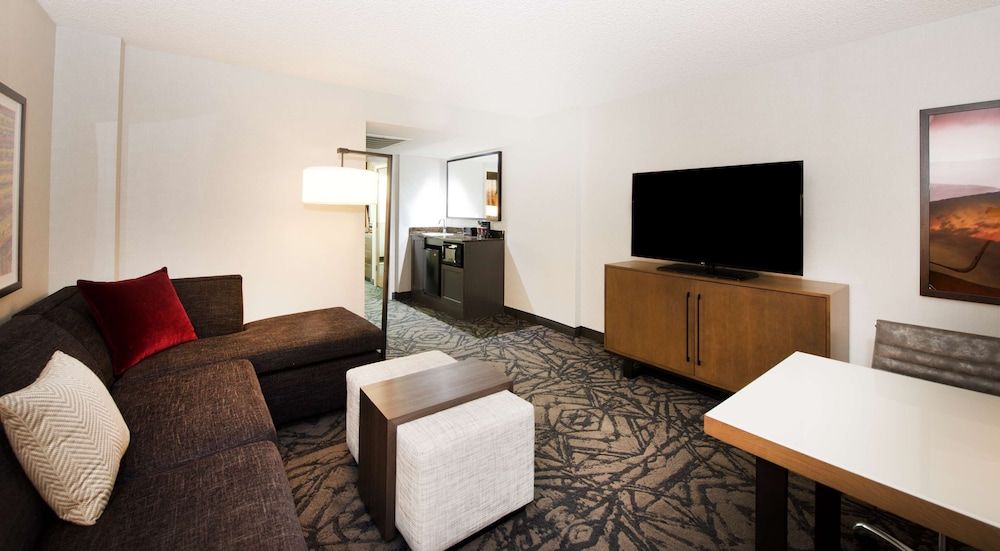Premium Suite, 1 King Bed, Corner (2 Rooms)
