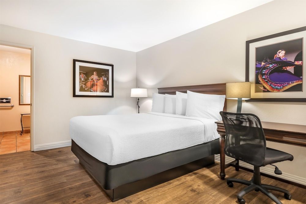 Best Western Rose Garden Inn Standard Room, 1 Queen Bed, Accessible, Bathtub