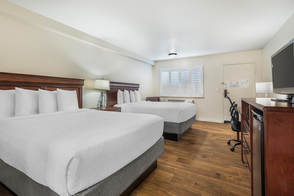 Best Western Rose Garden Inn Standard Room, 2 Queen Beds, Non Smoking, Refrigerator & Microwave