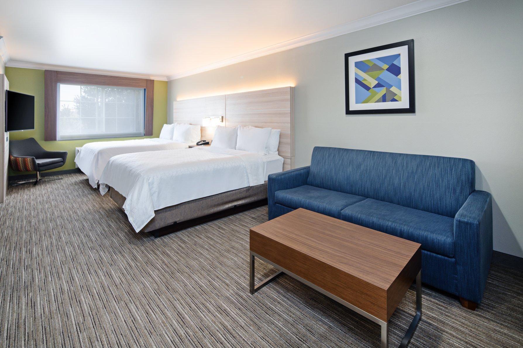 2 Queen Suite & Sofa Bed