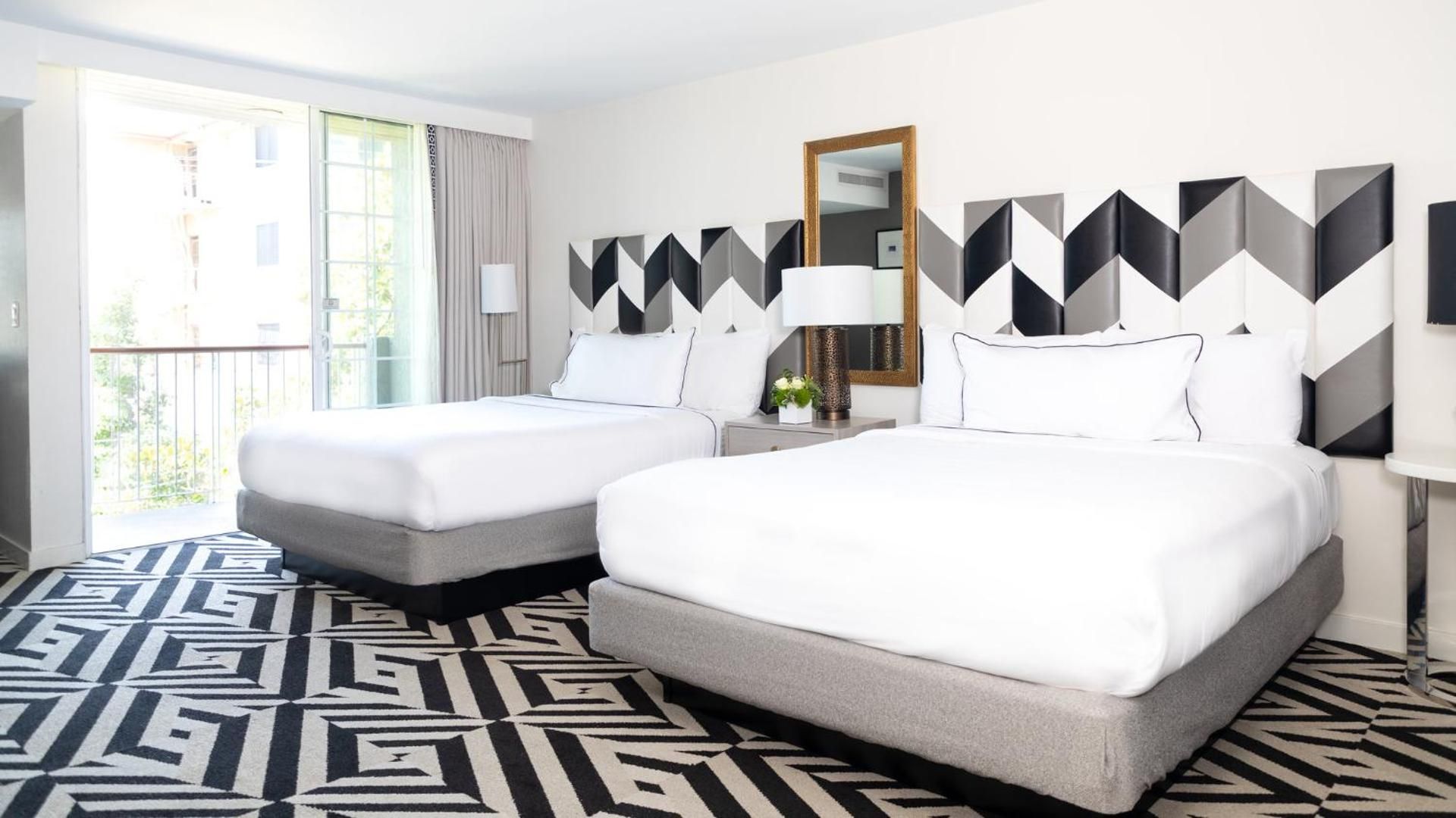 Premier 2 Queen Suite with Balcony