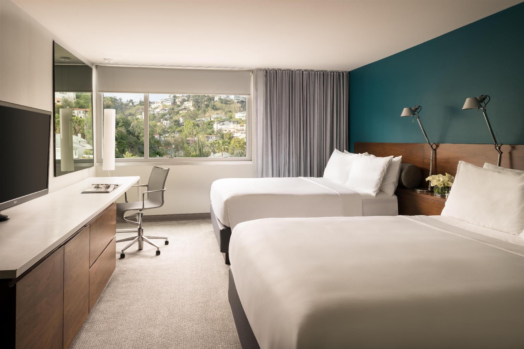 2 Queen Beds Hollywood Hills View