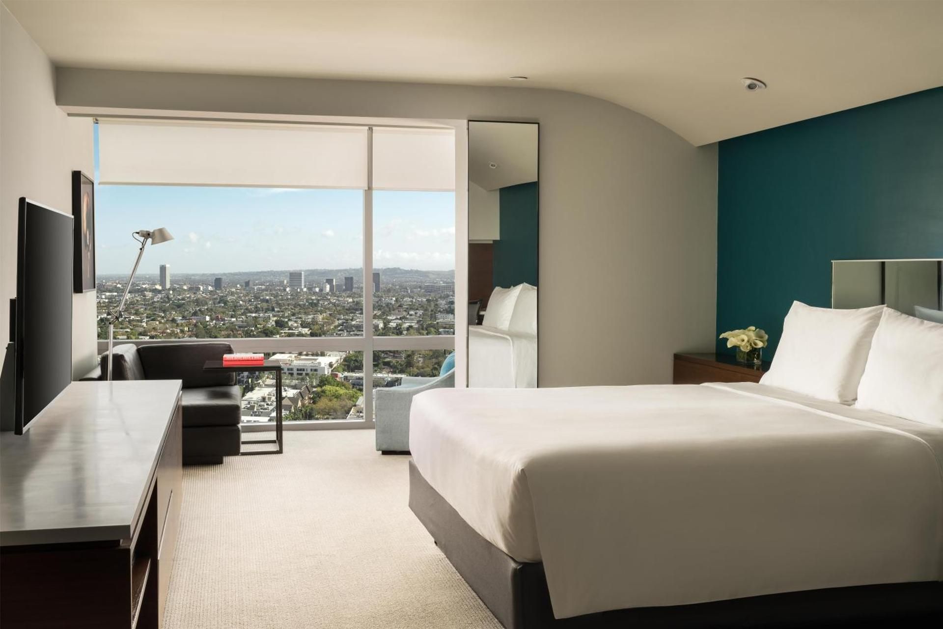 1 King Bed Sunset Boulevard View