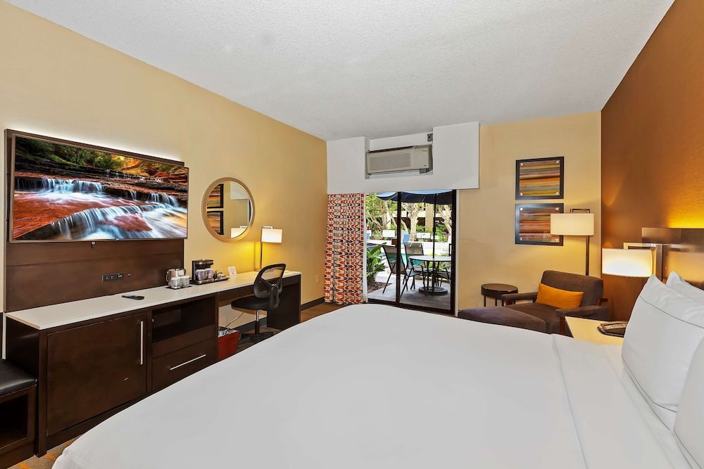 Room, 1 King Bed, Patio, Poolside