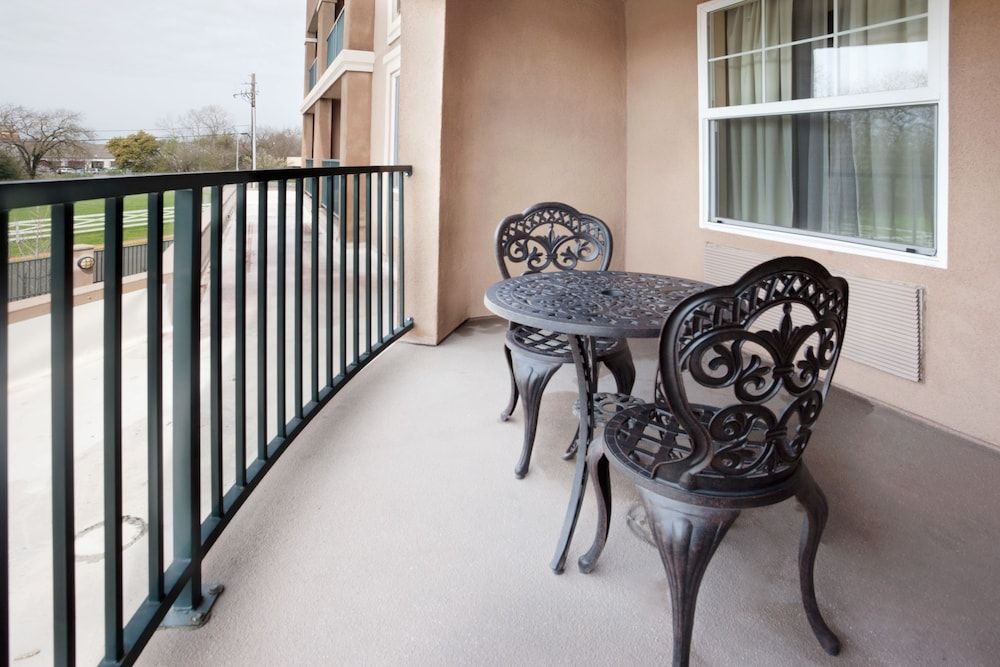 Standard Room, 1 King Bed, Balcony