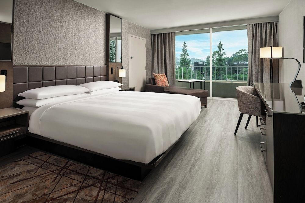 Room, 1 King Bed, Non Smoking, Balcony