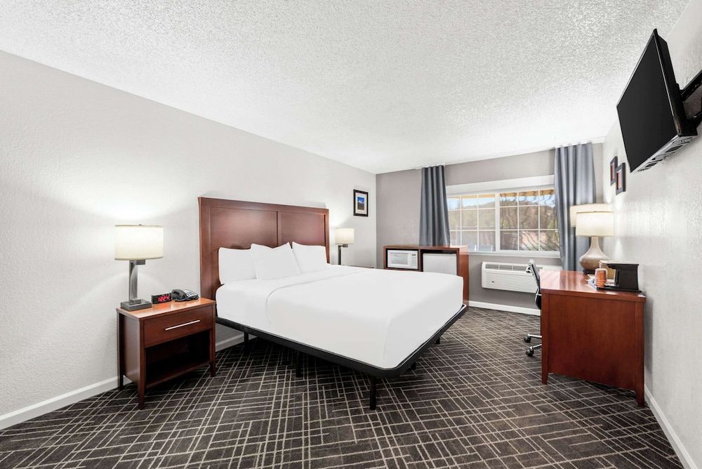 Suite, 1 King Bed, Non Smoking (Upgrade)