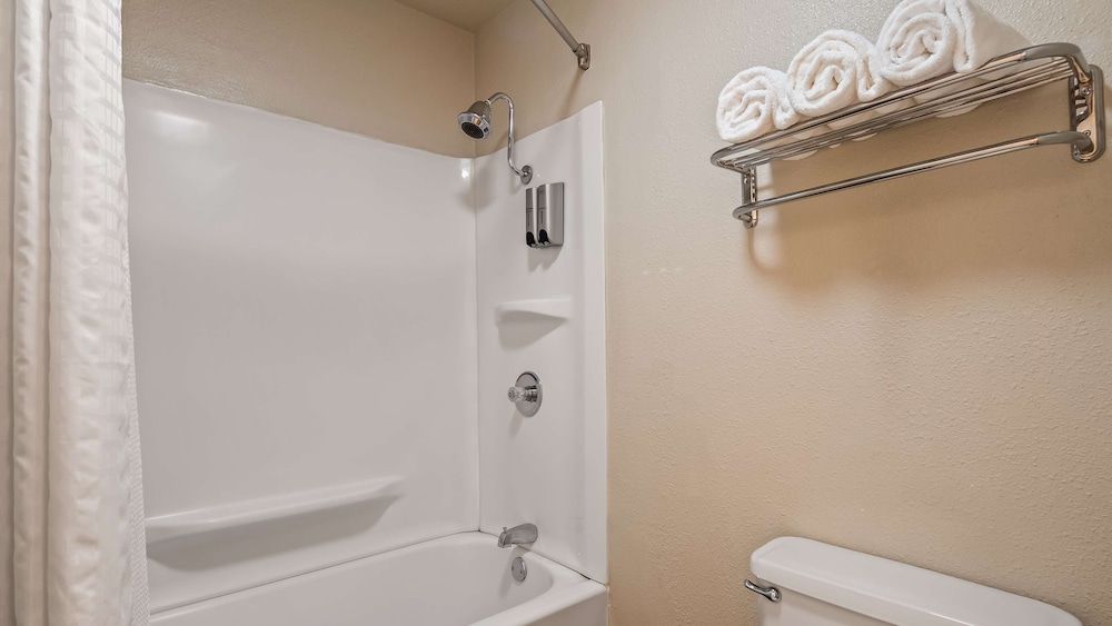 Best Western Yuba City Inn Standard Room, 2 Queen Beds, Non Smoking, Refrigerator & Microwave 2