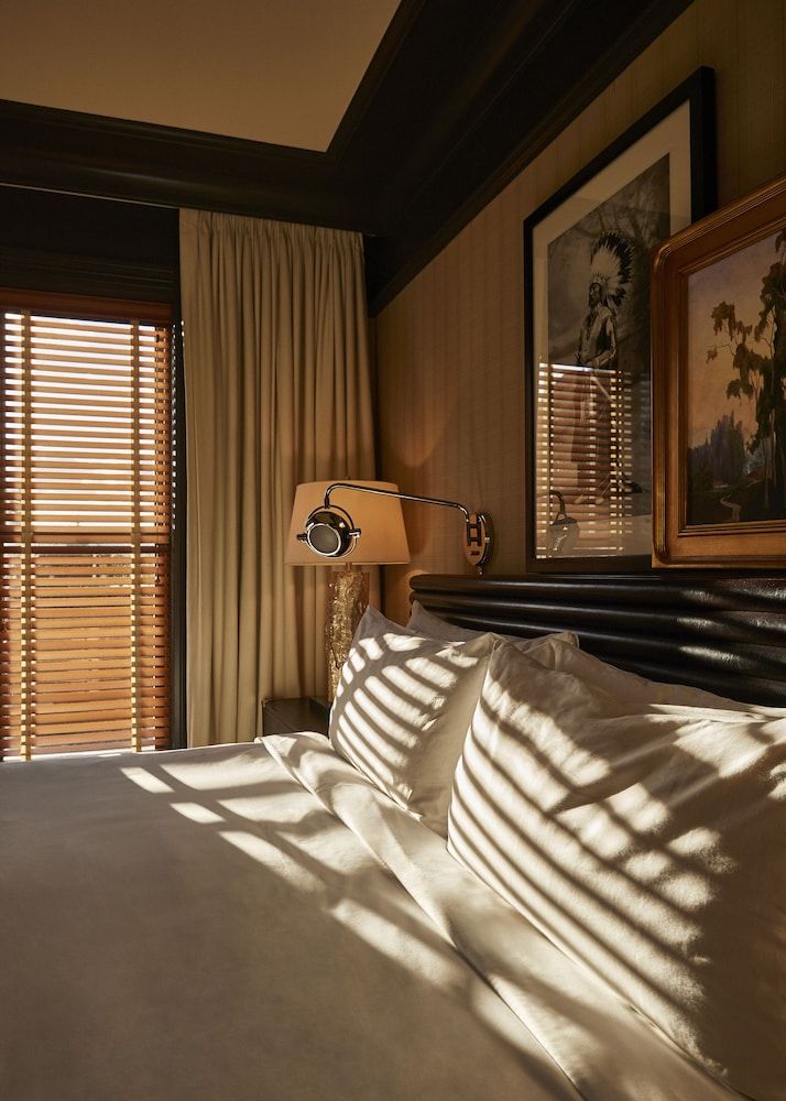 Hotel Jerome, Auberge Resorts Collection Deluxe Room, 1 King Bed, Accessible (Mobility/Hearing with Roll-In Shower) 4