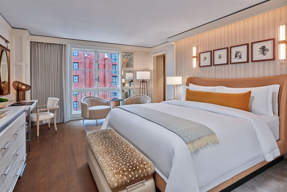 Deluxe Room, 1 King Bed, Fireplace (Mobility Accessible, Roll-In Shower)