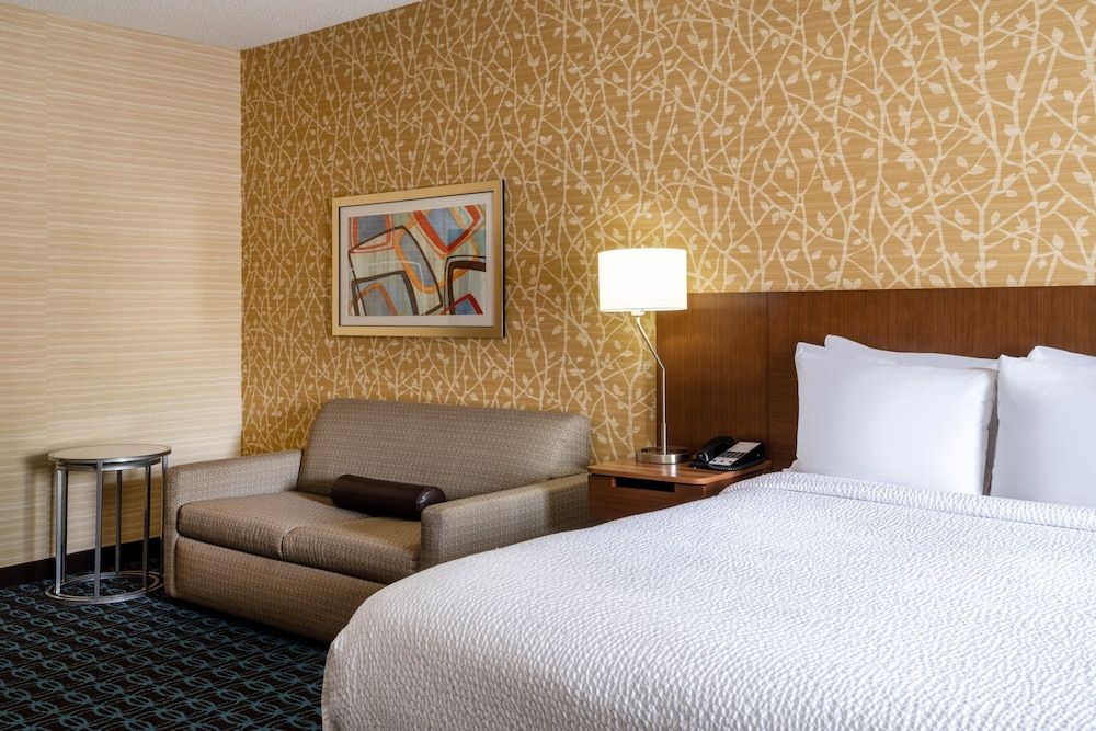 Room, 1 King Bed, Non Smoking (Mobility Accessible, Tub)