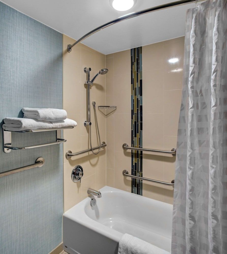 Room, 1 King Bed, Accessible, Bathtub