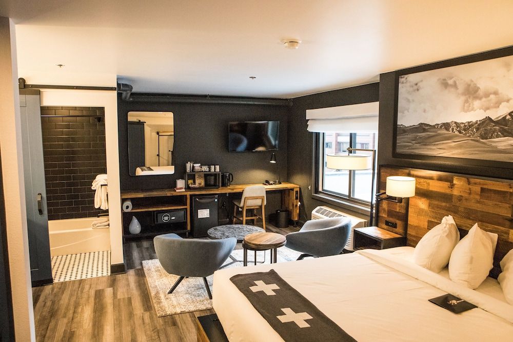 Suite, King and 2 Bunk Bed