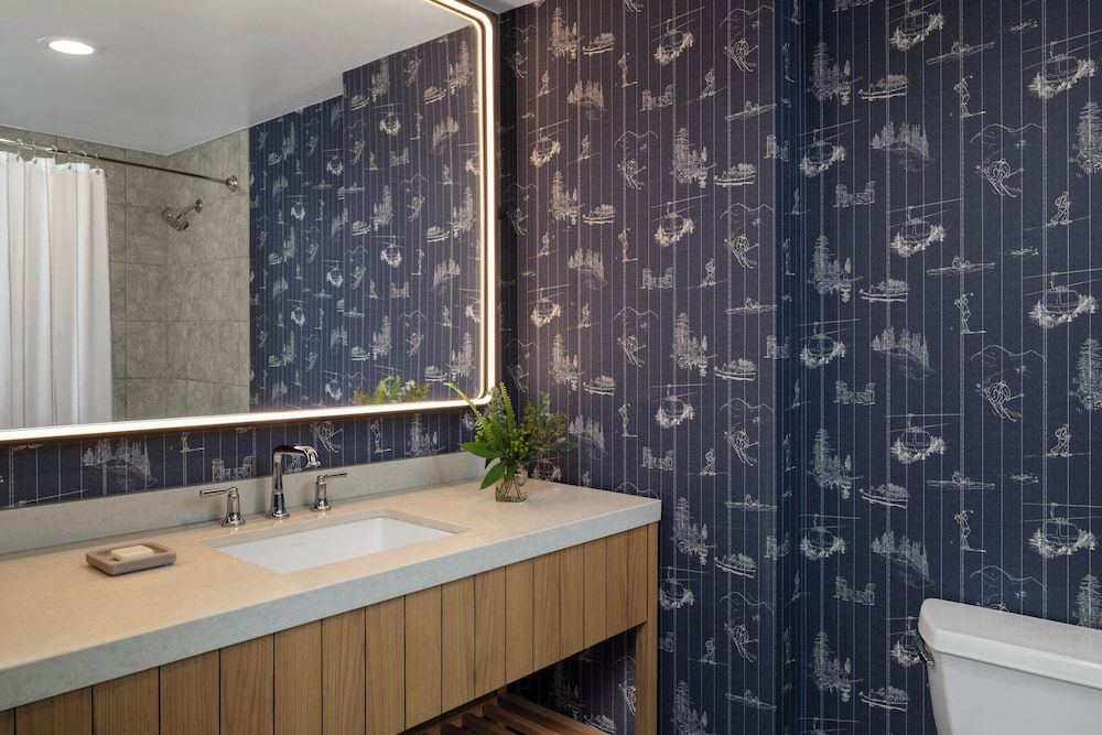 Omni Interlocken Deluxe Room, 1 King Bed, Balcony (Classic) 13