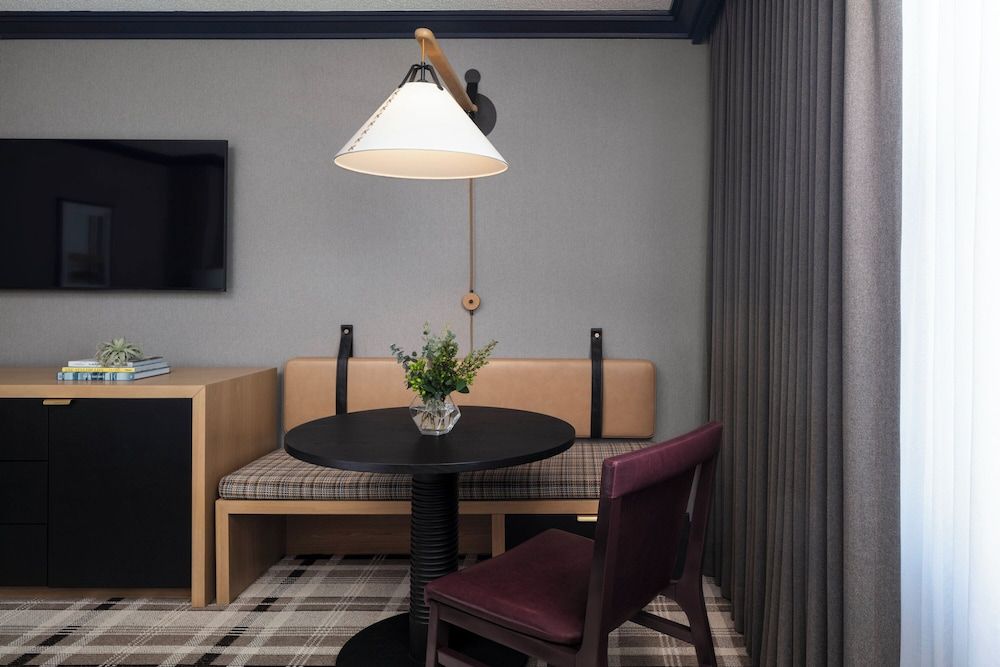 Omni Interlocken Deluxe Room, 1 King Bed, Balcony (Classic) 14