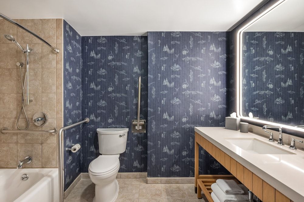 Omni Interlocken Deluxe Room, 1 King Bed (Classic ADA) 10