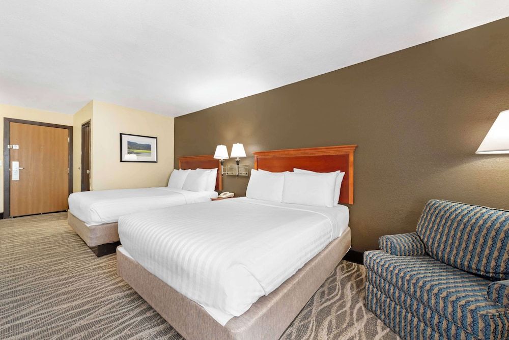 Best Western Canon City Standard Room, 2 Queen Beds, Non Smoking, Refrigerator & Microwave (Pet Friendly) 2