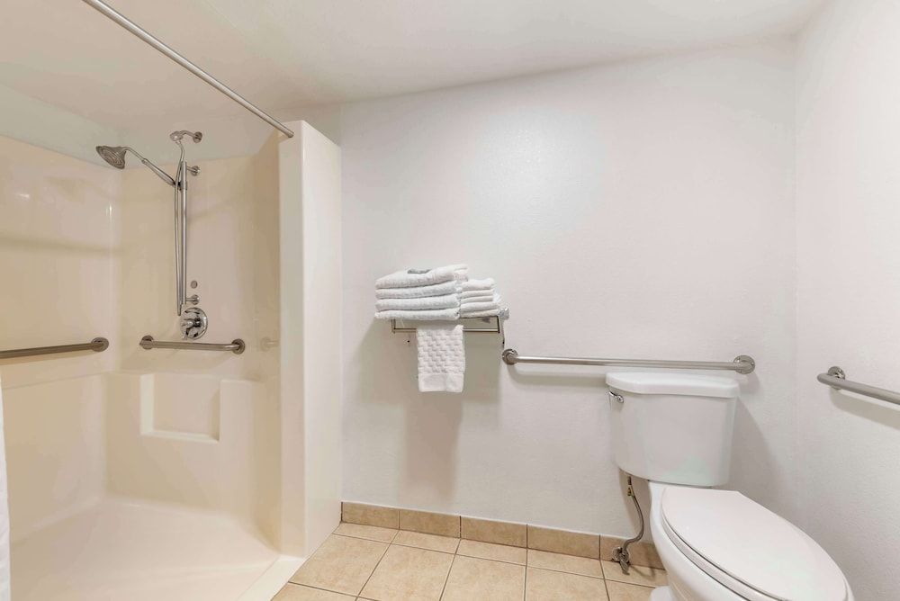 Best Western Canon City Standard Room, 1 Queen Bed, Accessible, Non Smoking 5