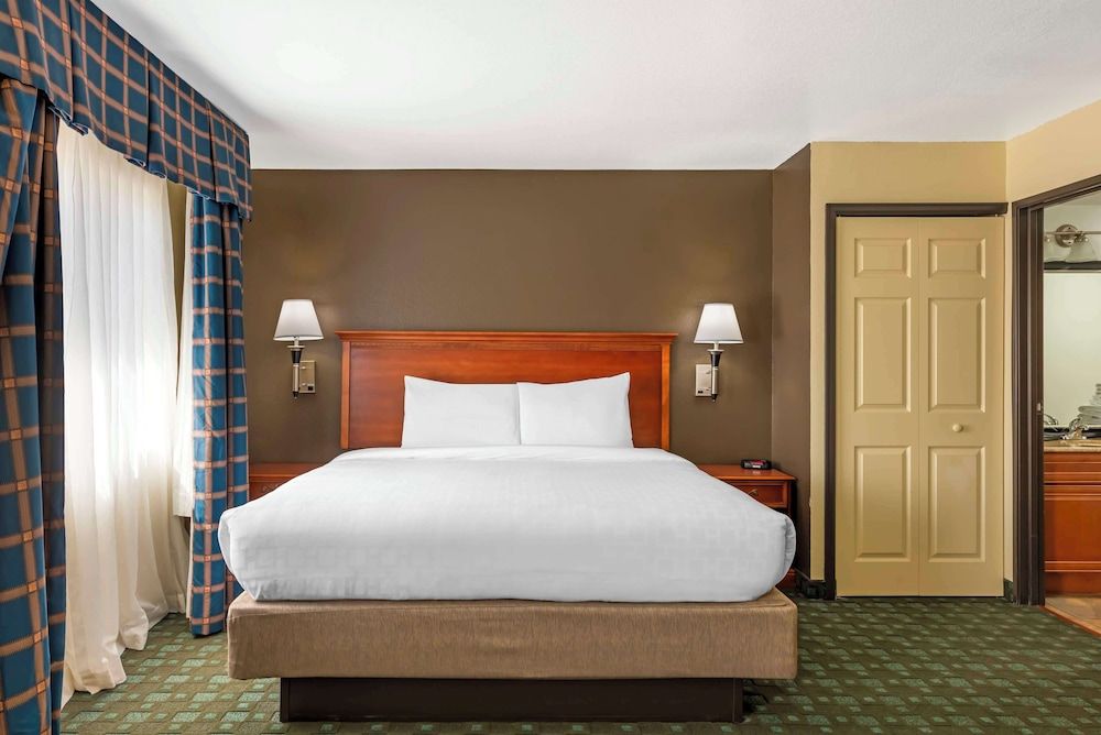 Best Western Canon City Standard Room, 1 King Bed, Non Smoking, Kitchenette 2