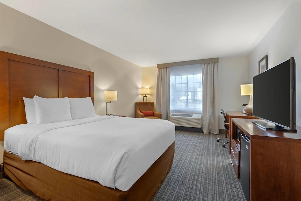 Room, 1 Queen Bed, Accessible, Ground Floor