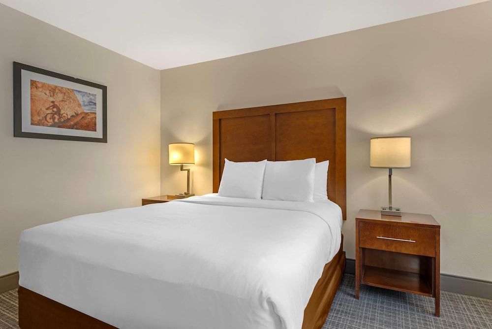 Room, 1 Queen Bed, Accessible, Ground Floor
