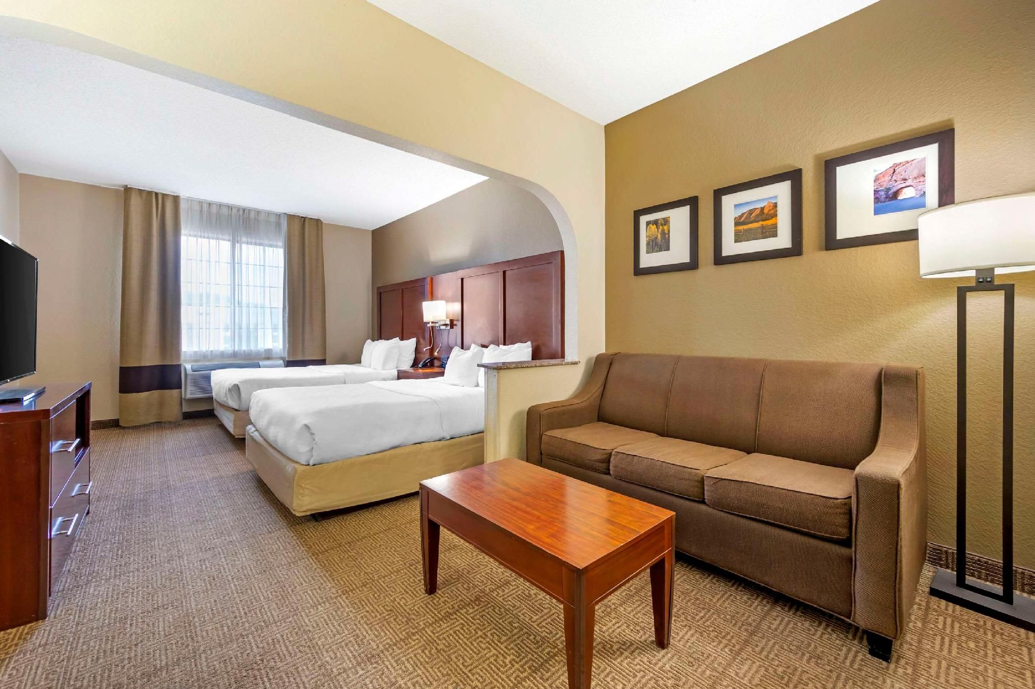 2 Queen Beds, Suite, Non-Smoking
