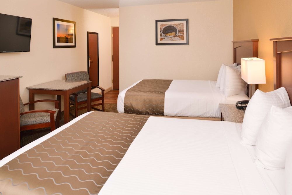 Best Western Executive Inn & Suites Standard Room, 2 Double Beds, Non Smoking (Shower Only;Pet Friendly;Small Room) 3