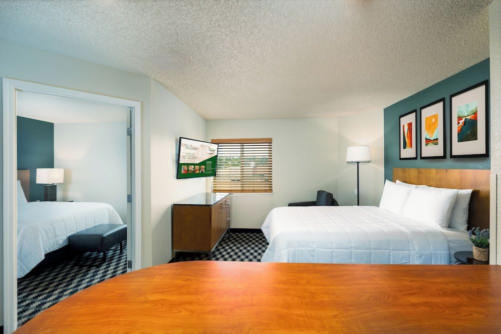 MCM Elegante Suites Deluxe Suite, 2 Queen Beds