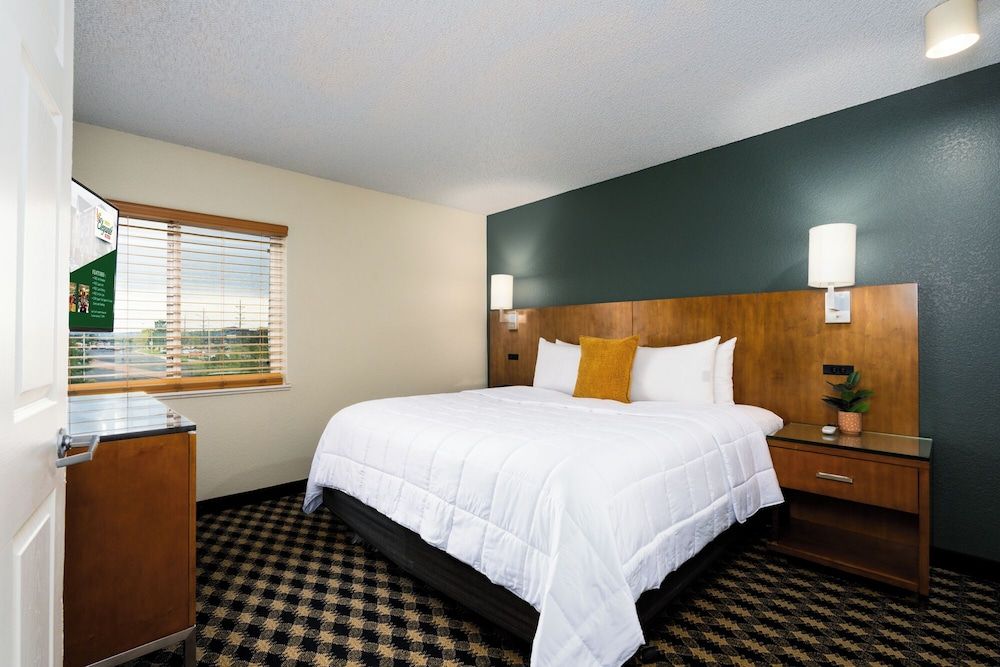 MCM Elegante Suites Suite, 1 King Bed 2