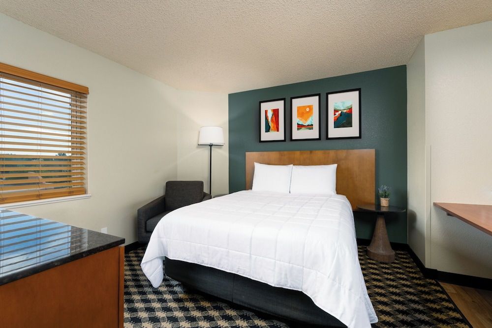 MCM Elegante Suites Deluxe Suite, 2 Queen Beds 4