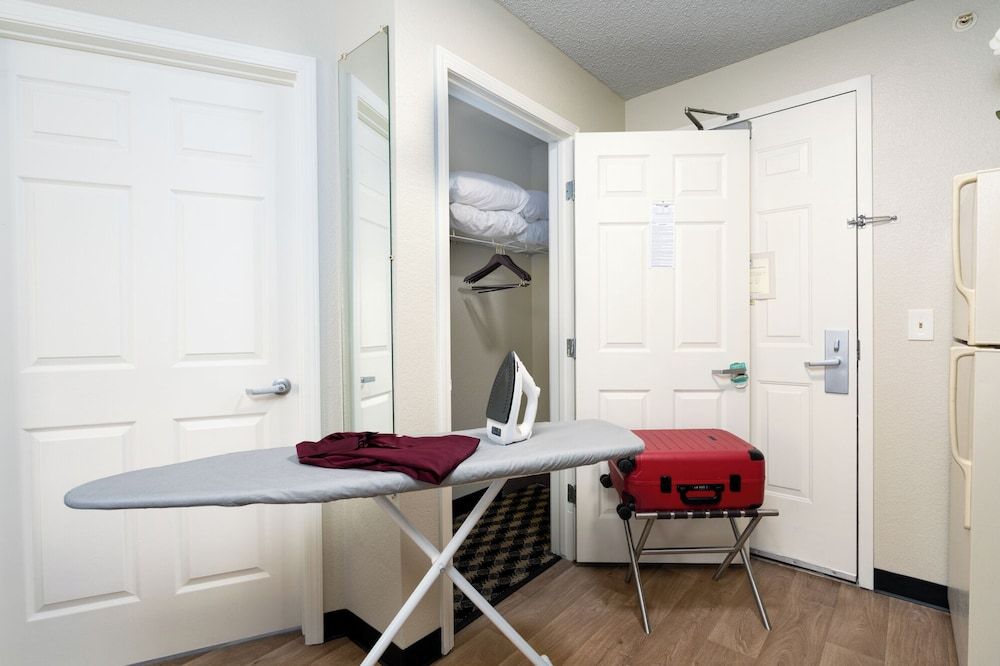 MCM Elegante Suites Deluxe Suite, 2 Queen Beds 12