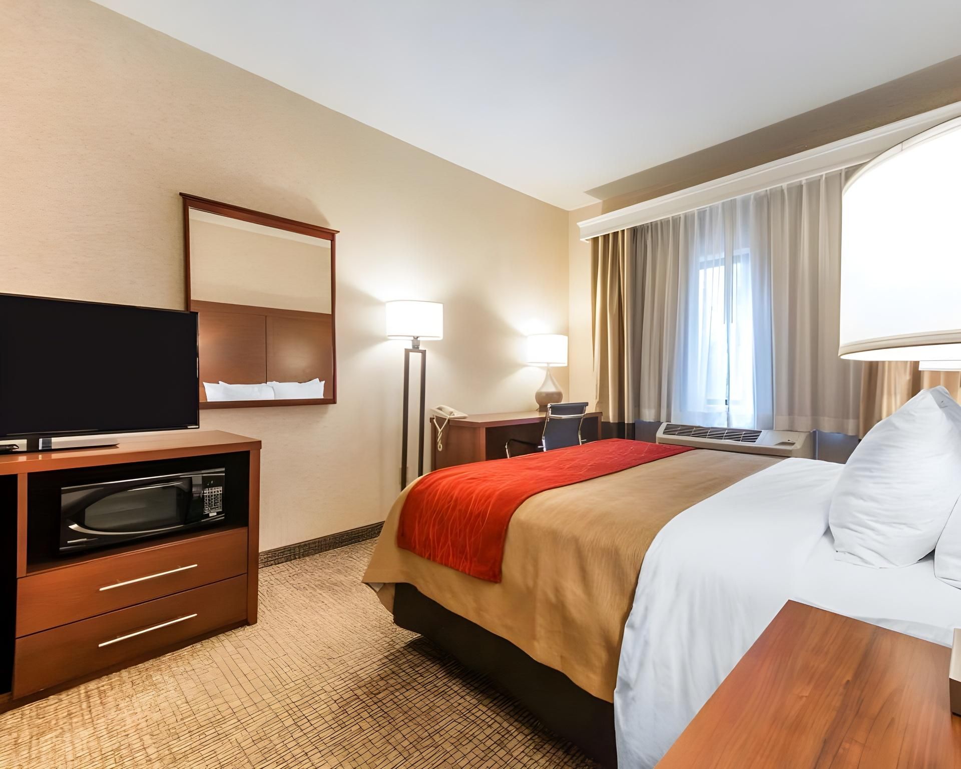 1 Queen Bed, Suite, Nonsmoking, Upgrade
