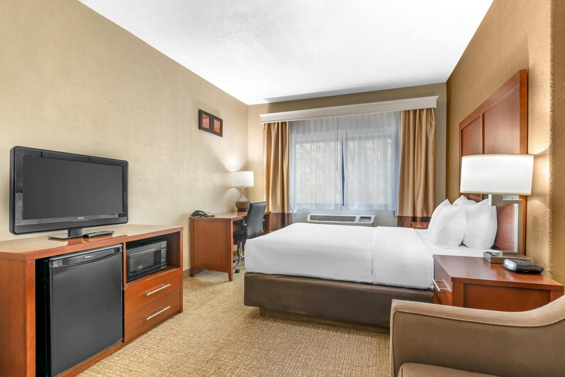 Queen Suite with Mountain View - Non Smoking