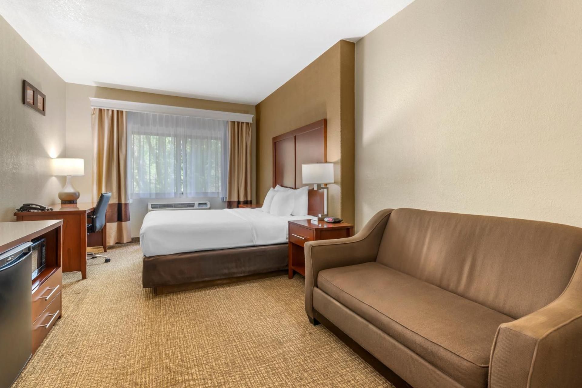 Queen Suite with Mountain View - Non Smoking