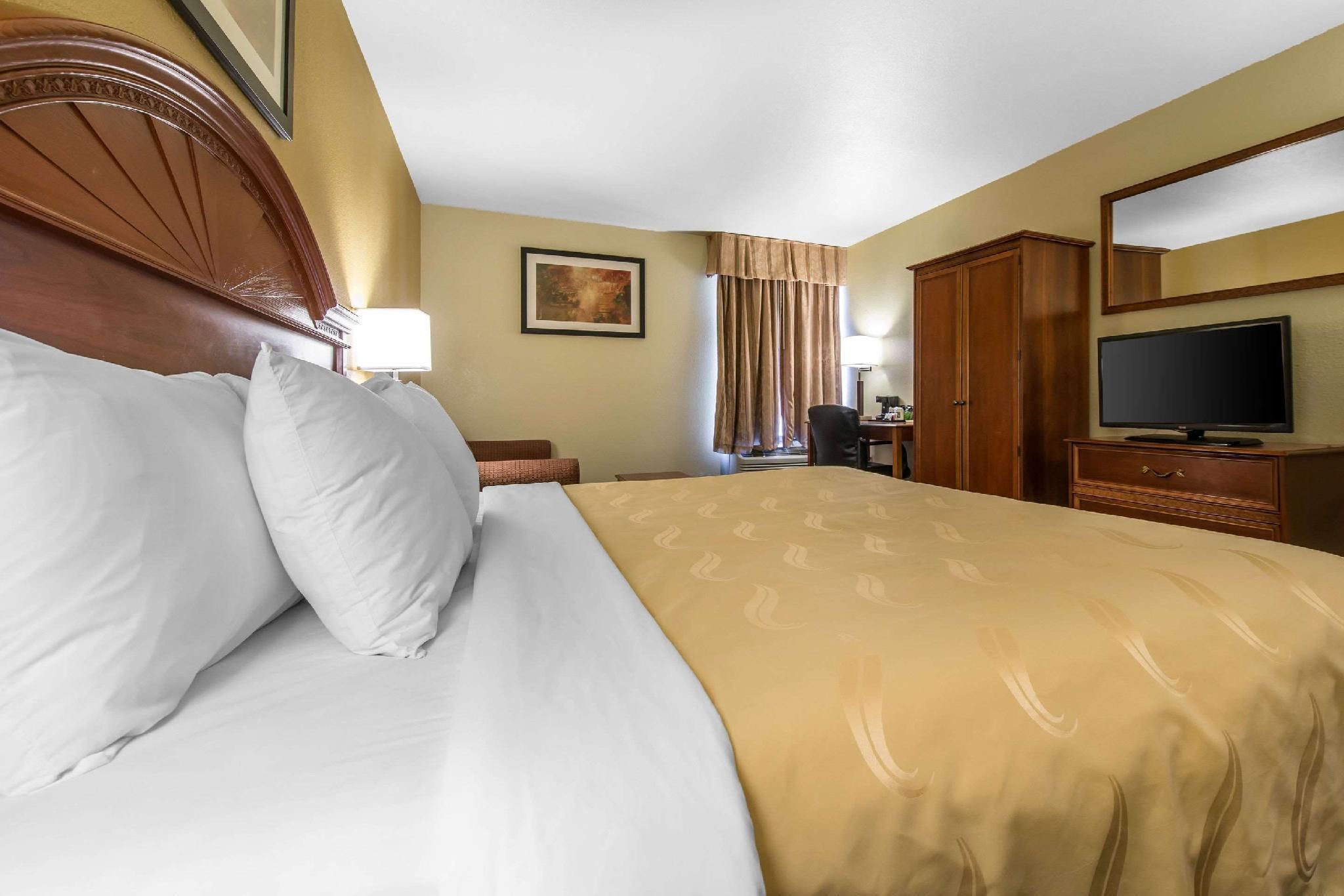 1 King Bed No Smoking