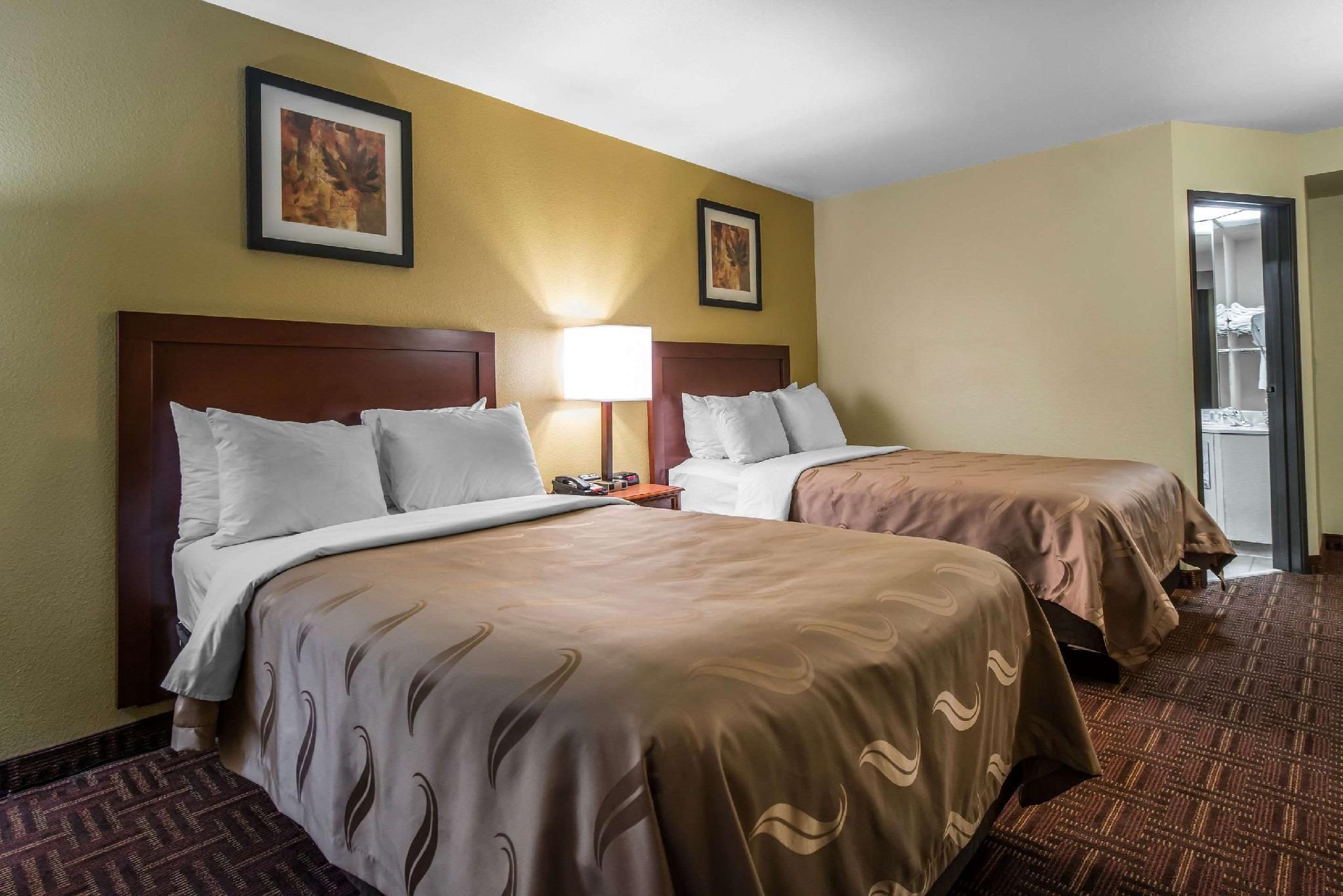 2 Queen Beds No Smoking