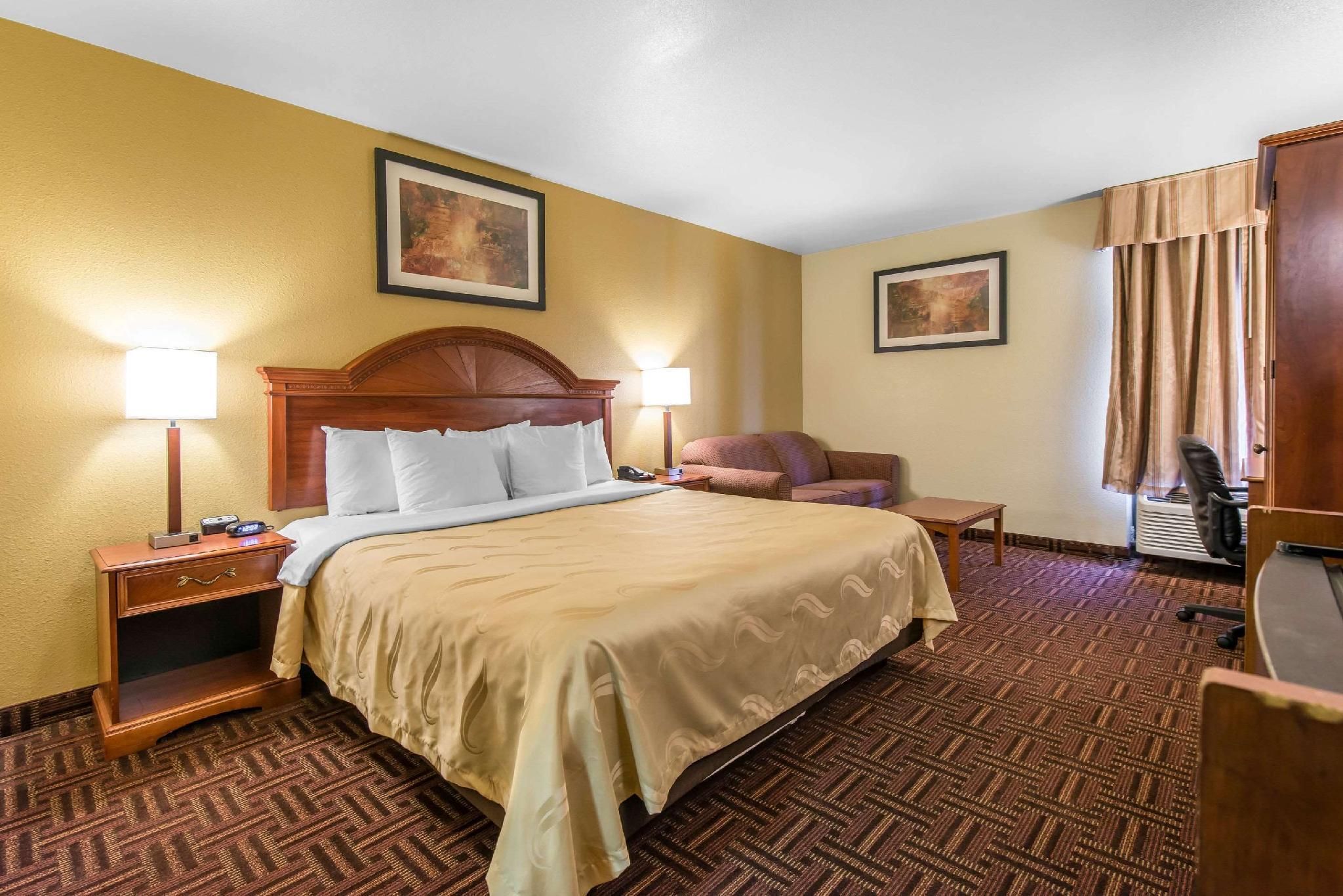 1 King Bed, Nonsmoking