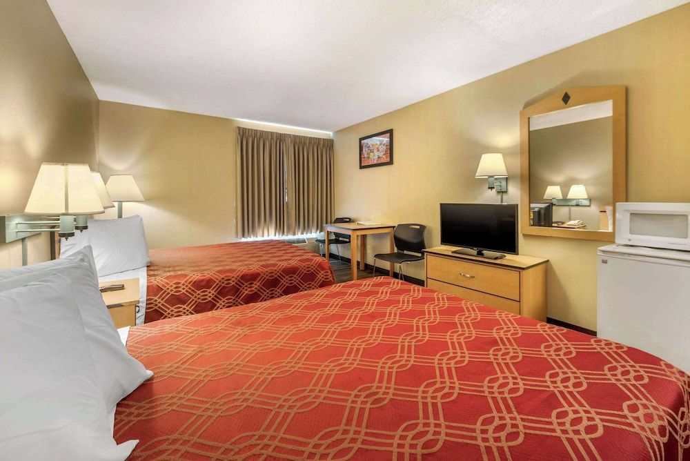 Standard Room, 2 Queen Beds, Non Smoking