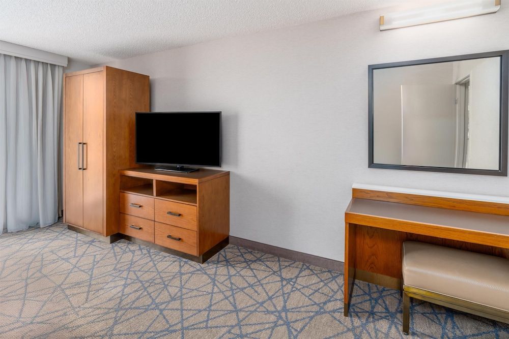 Suite, 1 King Bed, Mountain View (Peloton)