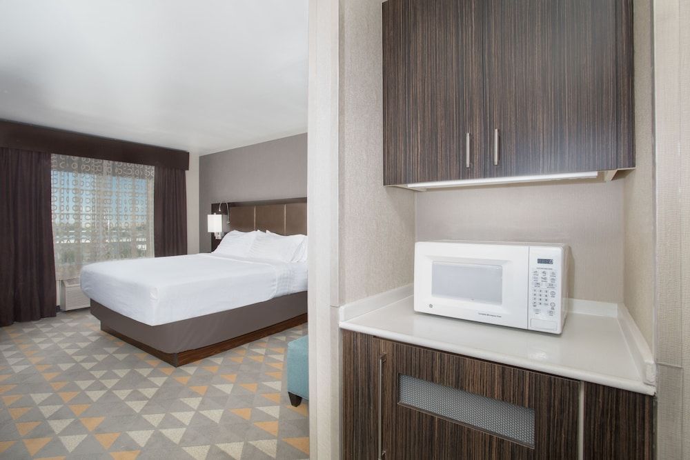 Standard Room, 1 King Bed