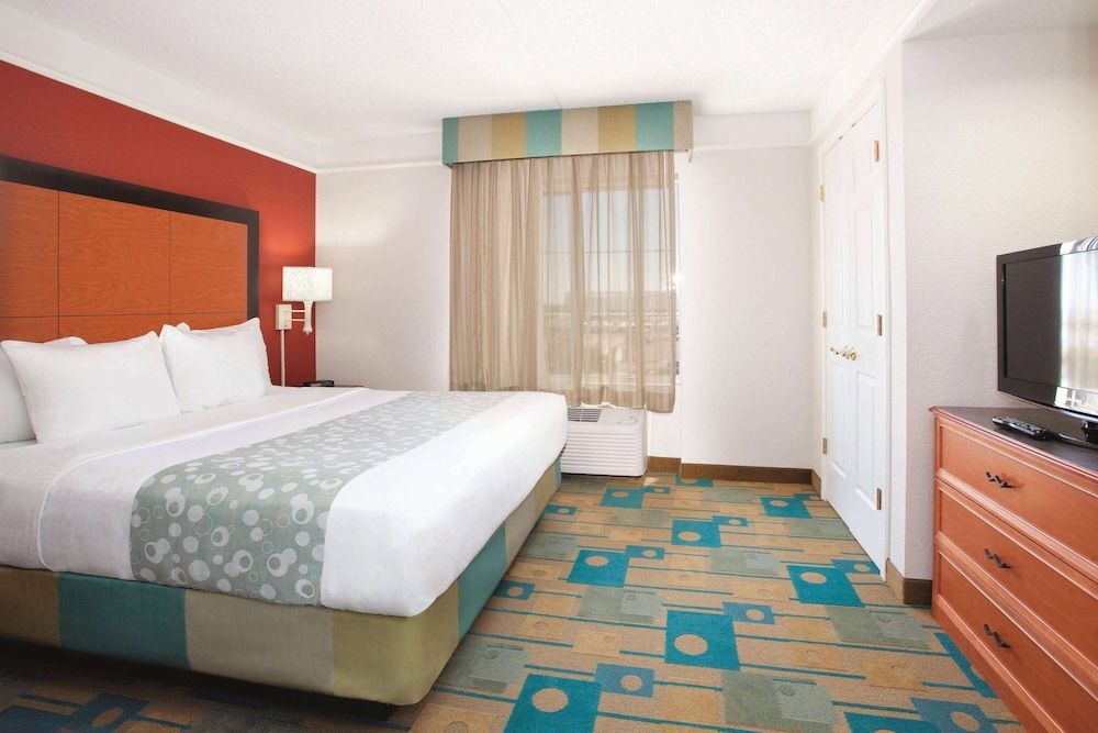 Room, 1 King Bed, Accessible, Non Smoking (Bathtub w/ Grab Bars)