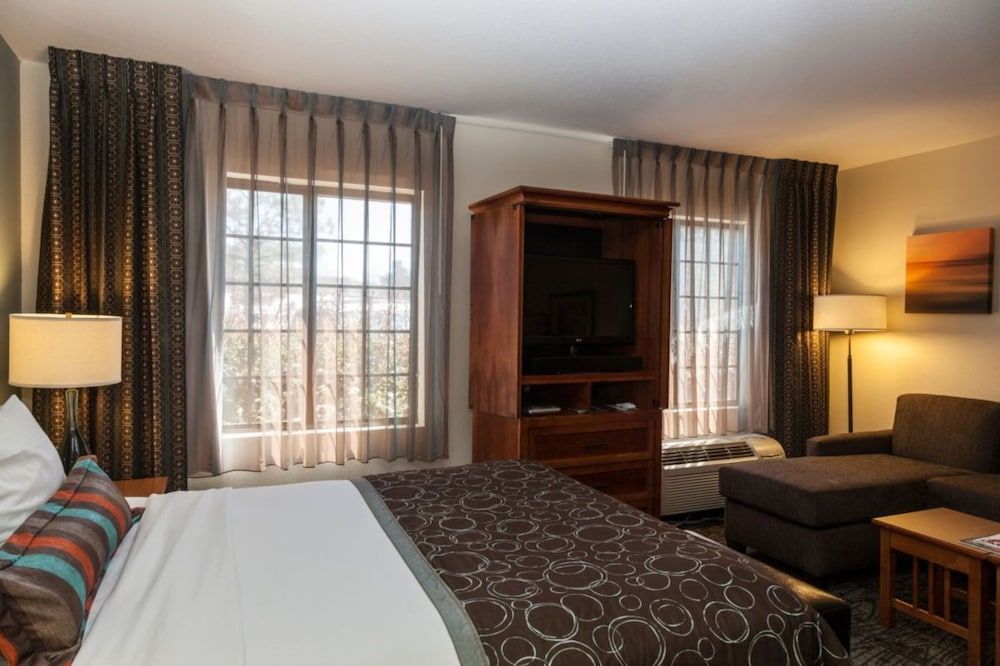 Studio Suite, 1 Queen Bed, Kitchen, Mountain View