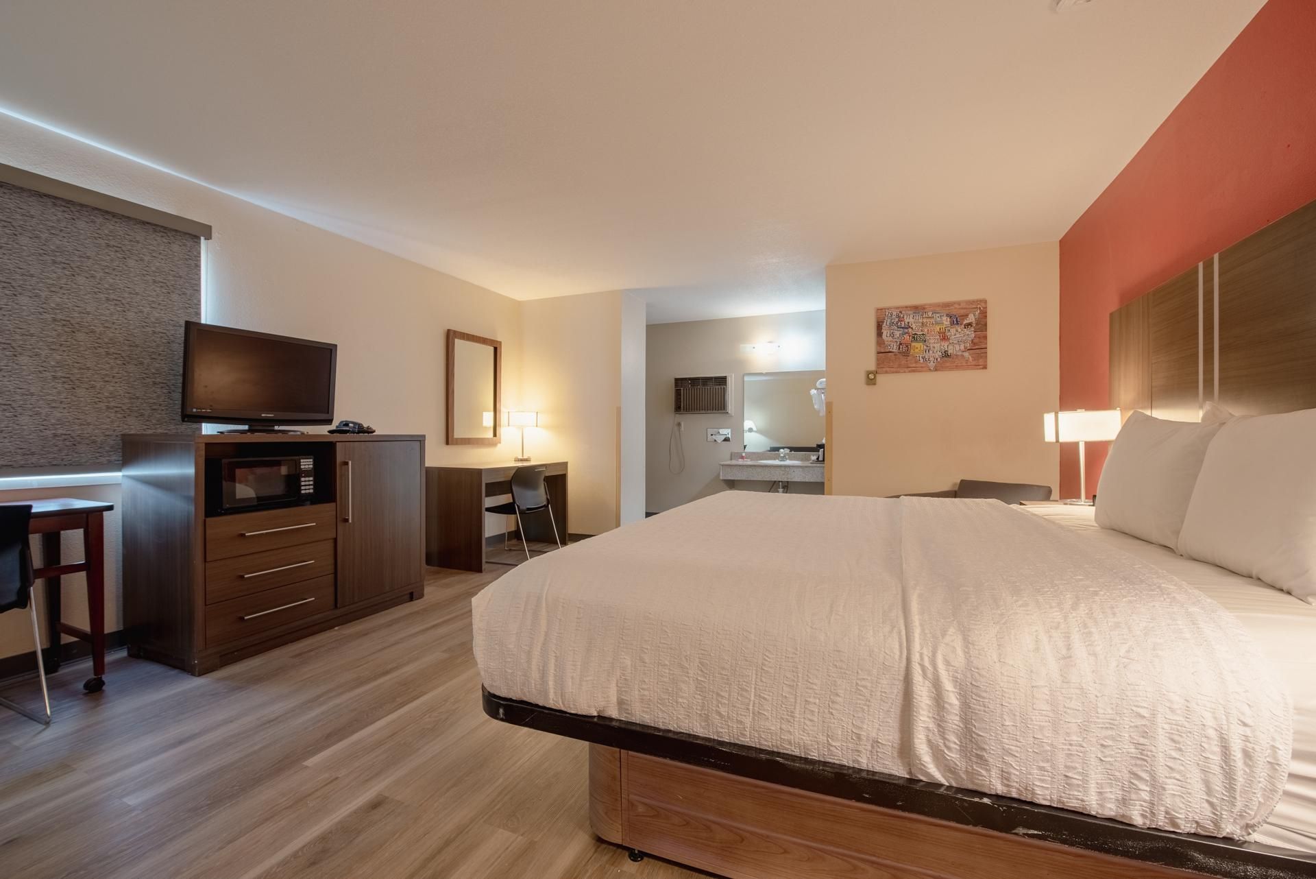 1 King Bed, Nonsmoking