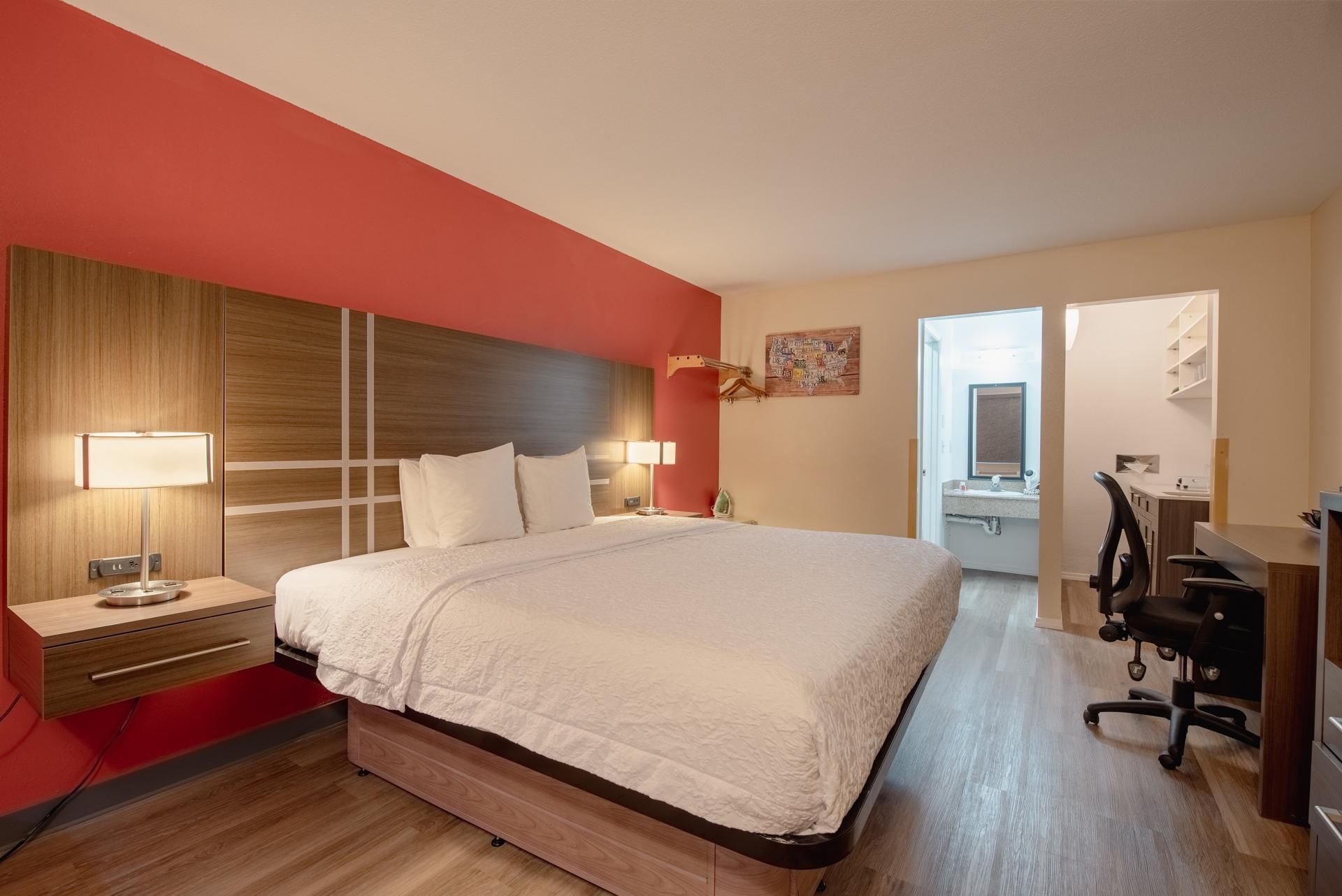 1 King Bed, No Smoking